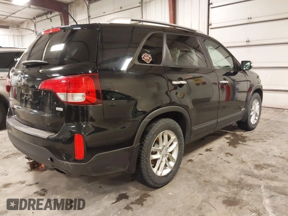 2015 Kia Sorento LX with VIN 5XYKTCA66FG573928, listed as a IAAI auction lot 42017586 with 174,939 mi miles. Bid and sale history available at carsss.com. Image 4.