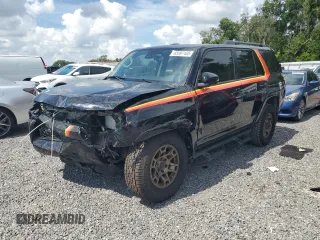 2023 Toyota 4Runner 40th Anniversary Edition z VIN JTEUU5JR6P6100235, wystawiony jako Copart lot #65997405 z przebiegiem 65 016 mil mil oraz Czysty tytuł • Clean title. Historia ofert i sprzedaży dostępna na DreamBid. Obrazek 1.