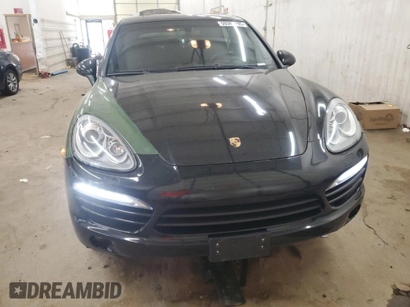 2014 Porsche Cayenne z VIN WP1AA2A25ELA91302, wystawiony jako Copart lot #59386795 z przebiegiem 161 865 mil mil oraz Szkoda całkowita • Salvage title. Historia ofert i sprzedaży dostępna na DreamBid. Obrazek 5.