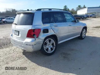 2014 Mercedes-Benz GLK 350 with VIN WDCGG8JB8EG175260, listed as a IAAI auction lot 41957511 with 106,427 mi miles and . Bid and sale history available at carsss.com. Image 4.