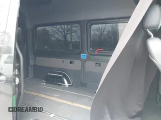 2019 Mercedes-Benz Sprinter Passenger z VIN WDZPF0CD3KP130537, wystawiony jako IAAI lot #42052916 z przebiegiem 192 310 mil mil oraz . Historia ofert i sprzedaży dostępna na DreamBid. Obrazek 8.