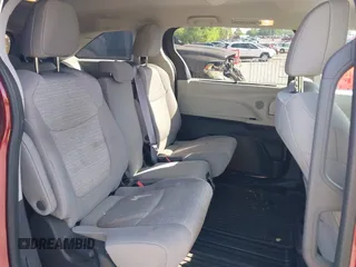 2022 Toyota Sienna LE z VIN 5TDKRKEC7NS095271, wystawiony jako IAAI lot #41998721 z przebiegiem 37 014 mil mil oraz . Historia ofert i sprzedaży dostępna na DreamBid. Obrazek 8.