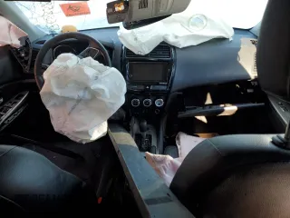 2018 Mitsubishi Outlander SEL z VIN JA4AR4AW5JZ016013, wystawiony jako Copart lot #87653585 z przebiegiem Nie podano mil oraz Szkody całkowita. Historia ofert i sprzedaży dostępna na DreamBid. Obrazek 8.
