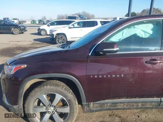 2019 Chevrolet Traverse LT Leather with VIN 1GNERHKWXKJ140685, listed as a IAAI auction lot 41235163 with 122,875 mi miles. Bid and sale history available at carsss.com. Image 21.