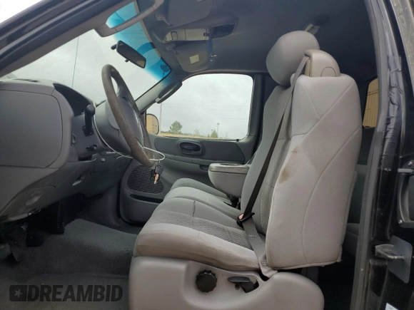 2003 Ford F-150 XL z VIN 1FTRX17W53NB84703, wystawiony jako Copart lot #51608895 z przebiegiem 291 806 mil mil oraz Szkoda całkowita • Salvage title. Historia ofert i sprzedaży dostępna na DreamBid. Obrazek 7.