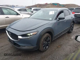 2024 Mazda CX-30 S Carbon Edition z VIN 3MVDMBCM7RM606050, wystawiony jako IAAI lot #41807459 z przebiegiem 7908 mil mil oraz . Historia ofert i sprzedaży dostępna na DreamBid. Obrazek 18.