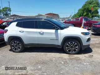 2023 Jeep Compass (RED) Edition z VIN 3C4NJDCN7PT555428, wystawiony jako IAAI lot #42309473 z przebiegiem 46 046 mil mil oraz . Historia ofert i sprzedaży dostępna na DreamBid. Obrazek 13.