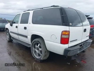 2001 Chevrolet Suburban LS with VIN 3GNEC16T21G209183, listed as a IAAI auction lot 41503236 with 216,462 mi miles. Bid and sale history available at carsss.com. Image 3.