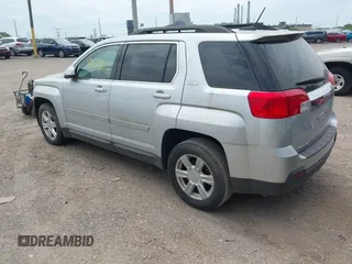 2015 GMC Terrain SLE z VIN 2GKFLWEK8F6272041, wystawiony jako IAAI lot #42308812 z przebiegiem 188 543 mil mil oraz . Historia ofert i sprzedaży dostępna na DreamBid. Obrazek 3.
