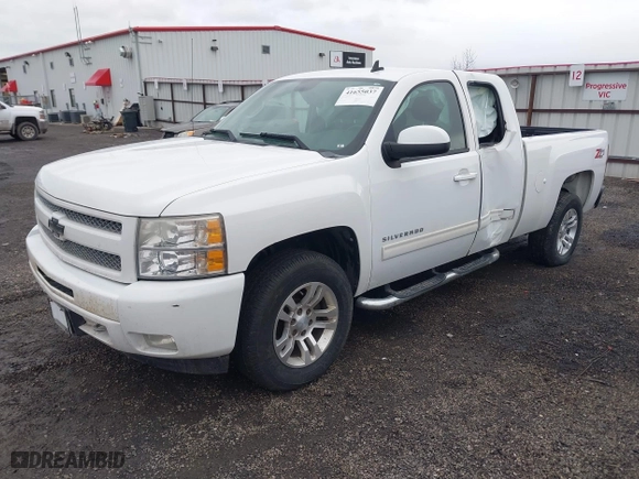 2010 Chevrolet Silverado 1500 LT with VIN 1GCSKSE36AZ137555, listed as a IAAI auction lot 41655037 with 139,574 mi miles. Bid and sale history available at carsss.com. Image 2.