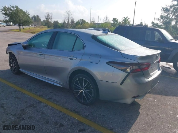 2021 Toyota Camry SE Nightshade with VIN 4T1G11AK2MU592321, listed as a IAAI auction lot 39738669 with 56,010 mi miles. Bid and sale history available at carsss.com. Image 3.