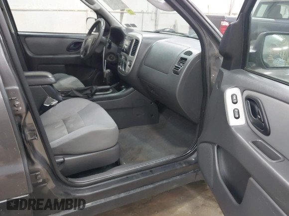 2006 Ford Escape XLT with VIN 1FMYU93196KC43833, listed as a IAAI auction lot 42196428 with 176,434 mi miles and . Bid and sale history available at DreamBid. Image 5.