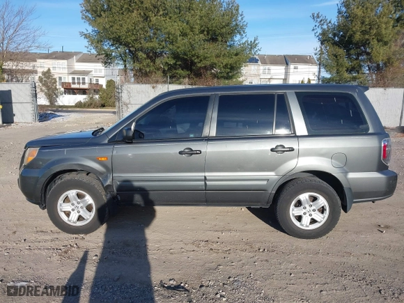 2007 Honda Pilot LX with VIN 2HKYF18197H504905, listed as a IAAI auction lot 41293667 with 200,448 mi miles. Bid and sale history available at carsss.com. Image 14.