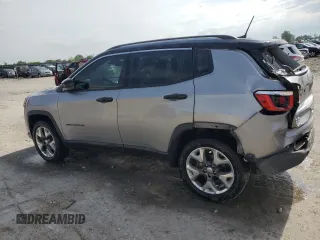 2020 Jeep Compass Limited z VIN 3C4NJDCB0LT106804, wystawiony jako Copart lot #56569215 z przebiegiem 82 747 mil mil oraz Szkoda całkowita • Salvage title. Historia ofert i sprzedaży dostępna na DreamBid. Obrazek 2.