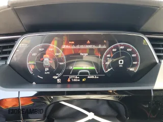 2022 Audi e-tron Premium Plus z VIN WA1LAAGE8NB019712, wystawiony jako Copart lot #57022545 z przebiegiem 27 718 mil mil oraz Szkody całkowita. Historia ofert i sprzedaży dostępna na DreamBid. Obrazek 9.