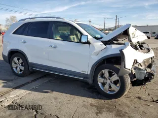 2013 Kia Sorento EX z VIN 5XYKUDA25DG319480, wystawiony jako Copart lot #45598315 z przebiegiem 71 560 mil mil oraz Szkoda całkowita • Salvage title. Historia ofert i sprzedaży dostępna na DreamBid. Obrazek 4.