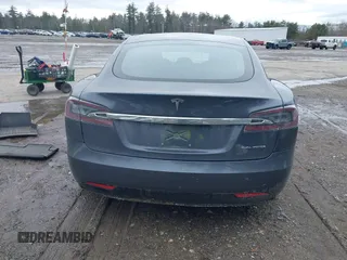 2020 Tesla Model S Long Range z VIN 5YJSA1E26LF413519, wystawiony jako IAAI lot #41742512 z przebiegiem 40 765 mil mil oraz . Historia ofert i sprzedaży dostępna na DreamBid. Obrazek 16.