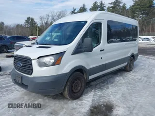 2018 Ford Transit Passenger XL z VIN 1FBZX2CMXJKA07321, wystawiony jako IAAI lot #41373858 z przebiegiem 197 135 mil mil oraz . Historia ofert i sprzedaży dostępna na DreamBid. Obrazek 2.