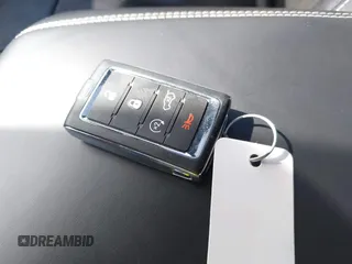 2021 Jeep Grand Cherokee Overland z VIN 1C4RJKDG9M8119728, wystawiony jako IAAI lot #42324696 z przebiegiem 48 379 mil mil oraz . Historia ofert i sprzedaży dostępna na DreamBid. Obrazek 11.
