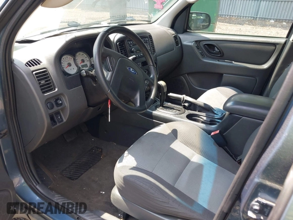 2005 Ford Escape XLS с VIN 1FMCU92Z25KD15083, выставлен на аукционе IAAI как лот 42388015 с пробегом 198 975 миль миль и . История ставок и продаж доступна на DreamBid. Изображение 5.