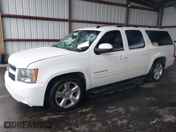 2014 Chevrolet Suburban LT with VIN 1GNSCJE05ER153658, listed as a IAAI auction lot 41867781 with 252,098 mi miles. Bid and sale history available at carsss.com. Image 17.