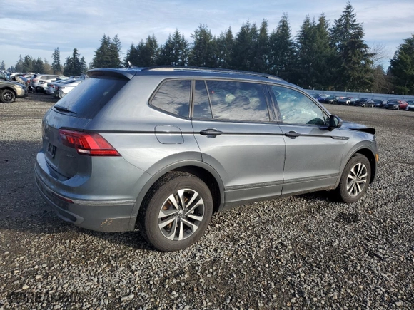 2024 Volkswagen Tiguan S with VIN 3VVFB7AXXRM011592, listed as a Copart auction lot 83038484 with 15,148 mi miles and Salvage Title. Bid and sale history available at carsss.com. Image 3.