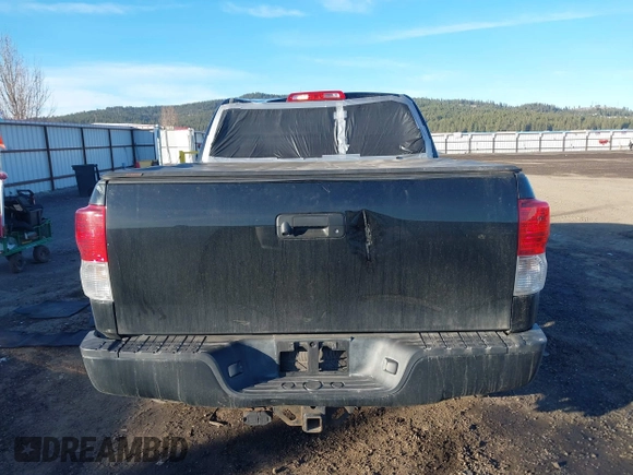 2011 Toyota Tundra z VIN 5TFDY5F16BX205128, wystawiony jako IAAI lot #41688258 z przebiegiem 124 125 mil mil oraz . Historia ofert i sprzedaży dostępna na DreamBid. Obrazek 16.