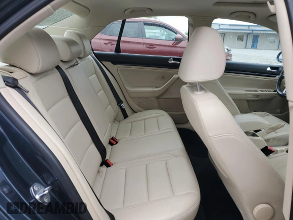 2010 Volkswagen Jetta Limited Edition z VIN 3VWRZ7AJ7AM040861, wystawiony jako Copart lot #63333995 z przebiegiem 189 482 mil mil oraz Szkoda całkowita • Salvage title. Historia ofert i sprzedaży dostępna na DreamBid. Obrazek 10.