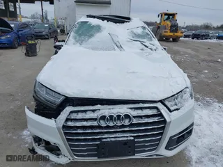 2019 Audi Q7 Prestige with VIN WA1VAAF74KD008394, listed as a IAAI auction lot 41610076 with 43,511 mi miles. Bid and sale history available at carsss.com. Image 6.