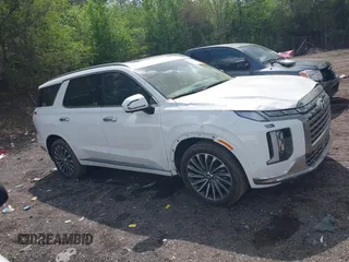 2025 Hyundai Palisade Calligraphy z VIN KM8R74GE8SU828199, wystawiony jako IAAI lot #41939641 z przebiegiem 16 939 mil mil oraz . Historia ofert i sprzedaży dostępna na DreamBid. Obrazek 13.
