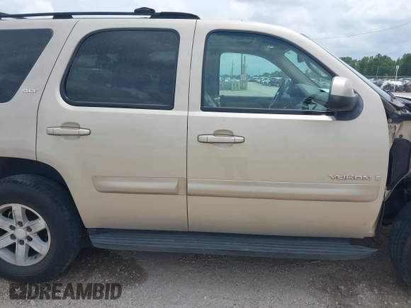 2007 GMC Yukon SLE with VIN 1GKFC13097R327218, listed as a IAAI auction lot 42142633 with 135,206 mi miles and . Bid and sale history available at DreamBid. Image 14.
