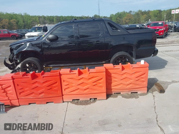 2011 Chevrolet Avalanche LT with VIN 3GNTKFE35BG256847, listed as a IAAI auction lot 41854804 with 206,571 mi miles. Bid and sale history available at carsss.com. Image 14.