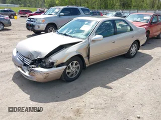 1999 Toyota Camry LE z VIN JT2BF28K9X0201679, wystawiony jako IAAI lot #42037008 z przebiegiem 107 928 mil mil oraz . Historia ofert i sprzedaży dostępna na DreamBid. Obrazek 2.