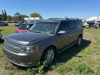 2016 Ford Flex SEL z VIN 2FMGK5C83GBA09724, wystawiony jako Copart lot #49134325 z przebiegiem 188 103 mil mil oraz Czysty tytuł • Clean title. Historia ofert i sprzedaży dostępna na DreamBid. Obrazek 2.
