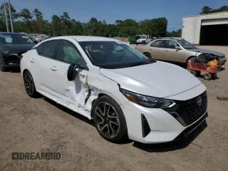 2024 Nissan Sentra SR z VIN 3N1AB8DV9RY388659, wystawiony jako Copart lot #56790005 z przebiegiem 5 354 mil mil oraz Szkoda całkowita • Salvage title. Historia ofert i sprzedaży dostępna na DreamBid. Obrazek 4.