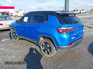 2019 Jeep Compass Latitude with VIN 3C4NJDBB3KT619609, listed as a IAAI auction lot 41173812 with 144,375 mi miles. Bid and sale history available at carsss.com. Image 3.