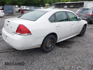 2014 Chevrolet Impala Police Police z VIN 2G1WD5E31E1172055, wystawiony jako IAAI lot #42371421 z przebiegiem 94 079 mil mil oraz . Historia ofert i sprzedaży dostępna na DreamBid. Obrazek 4.