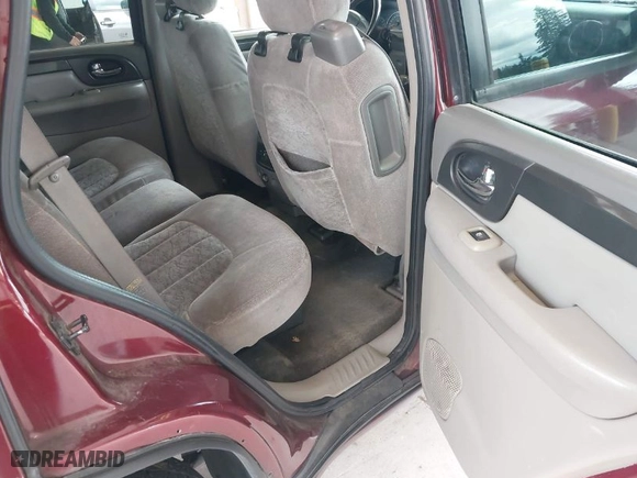 2004 GMC Envoy SLE with VIN 1GKDT13S942107722, listed as a IAAI auction lot 41935107 with 1 mi miles. Bid and sale history available at carsss.com. Image 8.