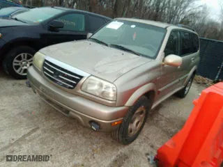 2002 Suzuki XL-7 Standard with VIN JS3TX92V324117266, listed as a IAAI auction lot 35413372 with 175,499 mi miles. Bid and sale history available at carsss.com. Image 2.