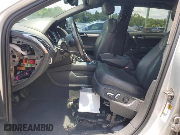 2015 Audi Q7 S line Prestige z VIN WA1DGAFE0FD018340, wystawiony jako Copart lot #65554785 z przebiegiem Nie podano mil oraz Czysty tytuł • Clean title. Historia ofert i sprzedaży dostępna na DreamBid. Obrazek 7.