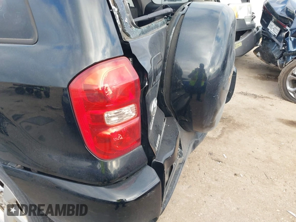 2005 Toyota RAV4 with VIN JTEHD20V350044477, listed as a IAAI auction lot 41512810 with 213,660 mi miles. Bid and sale history available at carsss.com. Image 6.