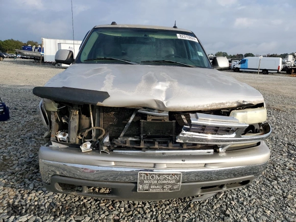 2004 Chevrolet Suburban LT with VIN 1GNEC16Z04J254873, listed as a Copart auction lot 82315924 with 385,089 mi miles and Salvage Title. Bid and sale history available at carsss.com. Image 5.