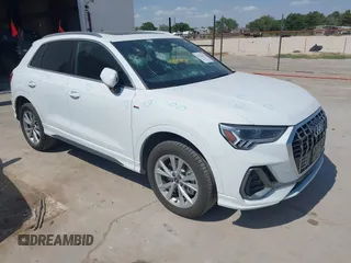 2024 Audi Q3 S line Premium z VIN WA1DECF31R1087849, wystawiony jako IAAI lot #42533611 z przebiegiem 35 958 mil mil oraz . Historia ofert i sprzedaży dostępna na DreamBid. Obrazek 1.