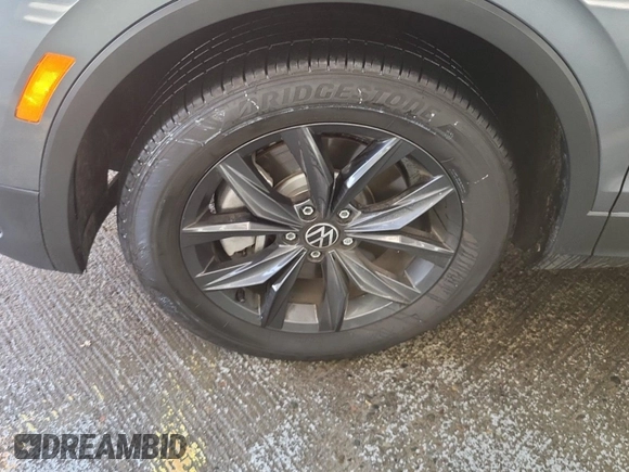 2024 Volkswagen Tiguan SE с VIN 3VV3B7AX0RM107010, выставлен на аукционе IAAI как лот 42889810 с пробегом 22 903 миль миль и . История ставок и продаж доступна на DreamBid. Изображение 52.