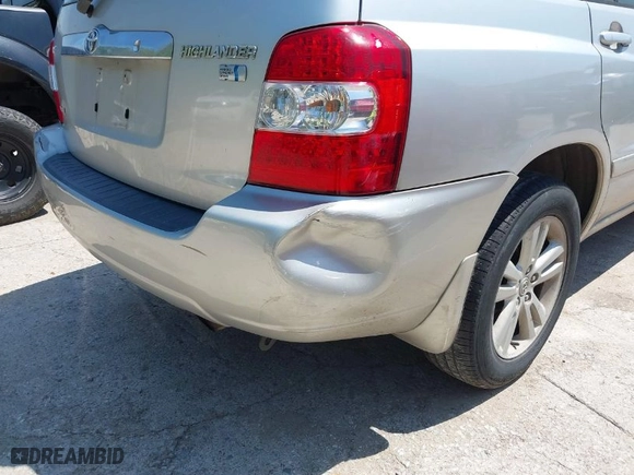 2006 Toyota Highlander Hybrid with VIN JTEEW21A060022737, listed as a IAAI auction lot 41967706 with 194,334 mi miles. Bid and sale history available at carsss.com. Image 6.