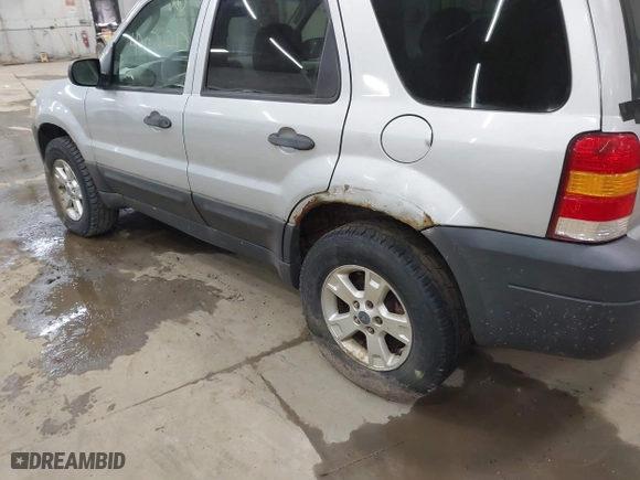 2006 Ford Escape XLT with VIN 1FMYU931X6KD24033, listed as a IAAI auction lot 42076217 with 0 mi miles. Bid and sale history available at carsss.com. Image 6.
