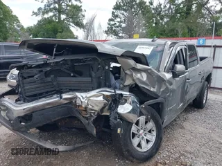 2017 GMC Sierra 1500 SLE z VIN 3GTP1MEC0HG230277, wystawiony jako IAAI lot #41997297 z przebiegiem Nie podano mil oraz . Historia ofert i sprzedaży dostępna na DreamBid. Obrazek 6.