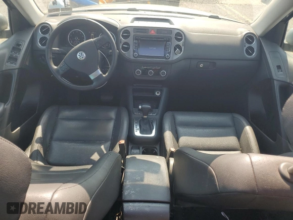2010 Volkswagen Tiguan S with VIN WVGBV7AX5AW529484, listed as a Copart auction lot 62807895 with 135,197 mi miles and Salvage title. Bid and sale history available at DreamBid. Image 8.