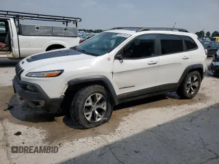 2015 Jeep Cherokee Trailhawk with VIN 1C4PJMBS8FW717950, listed as a Copart auction lot 60321625 with 155,210 mi miles and Salvage title. Bid and sale history available at DreamBid. Image 1.