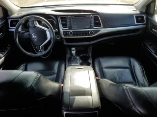 2015 Toyota Highlander XLE z VIN 5TDJKRFH1FS216509, wystawiony jako Copart lot #54722535 z przebiegiem 150 873 mil mil oraz Szkoda całkowita • Salvage title. Historia ofert i sprzedaży dostępna na DreamBid. Obrazek 8.